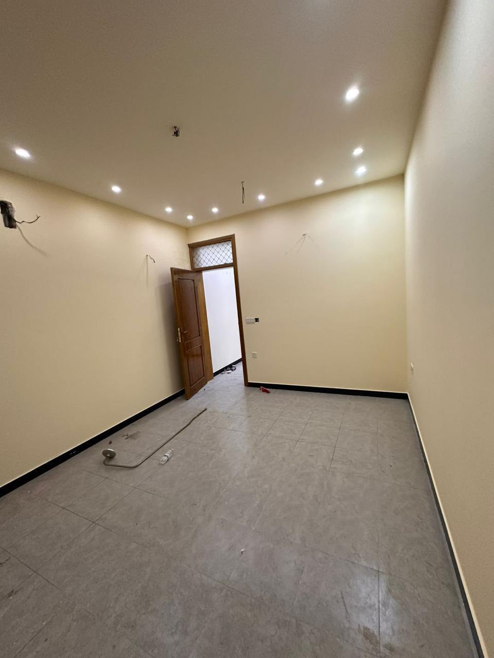 للبيع ارخص بيت ٥٠م  في السيدية  بسعر انسب. جدا  واجه مرمر ارضية مرمر بيت نظيف. جدا  بسعر230 مليون  يحتوي ع صالة ومطبخ وخدمات ومنور و٢ نوم في طابق ثاني وخدمات ***********
