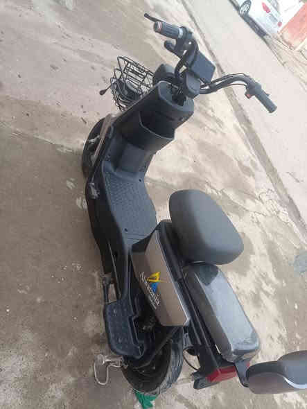 ماطور شحن للبيع نظيف ما ابي اي خلل يمشي 60 سرعه خمس بطاريات يمشي 40 كيلو 350 وبي مجال رقم التلفون كورك ***********،،رقم التلفون اسيا ***********
