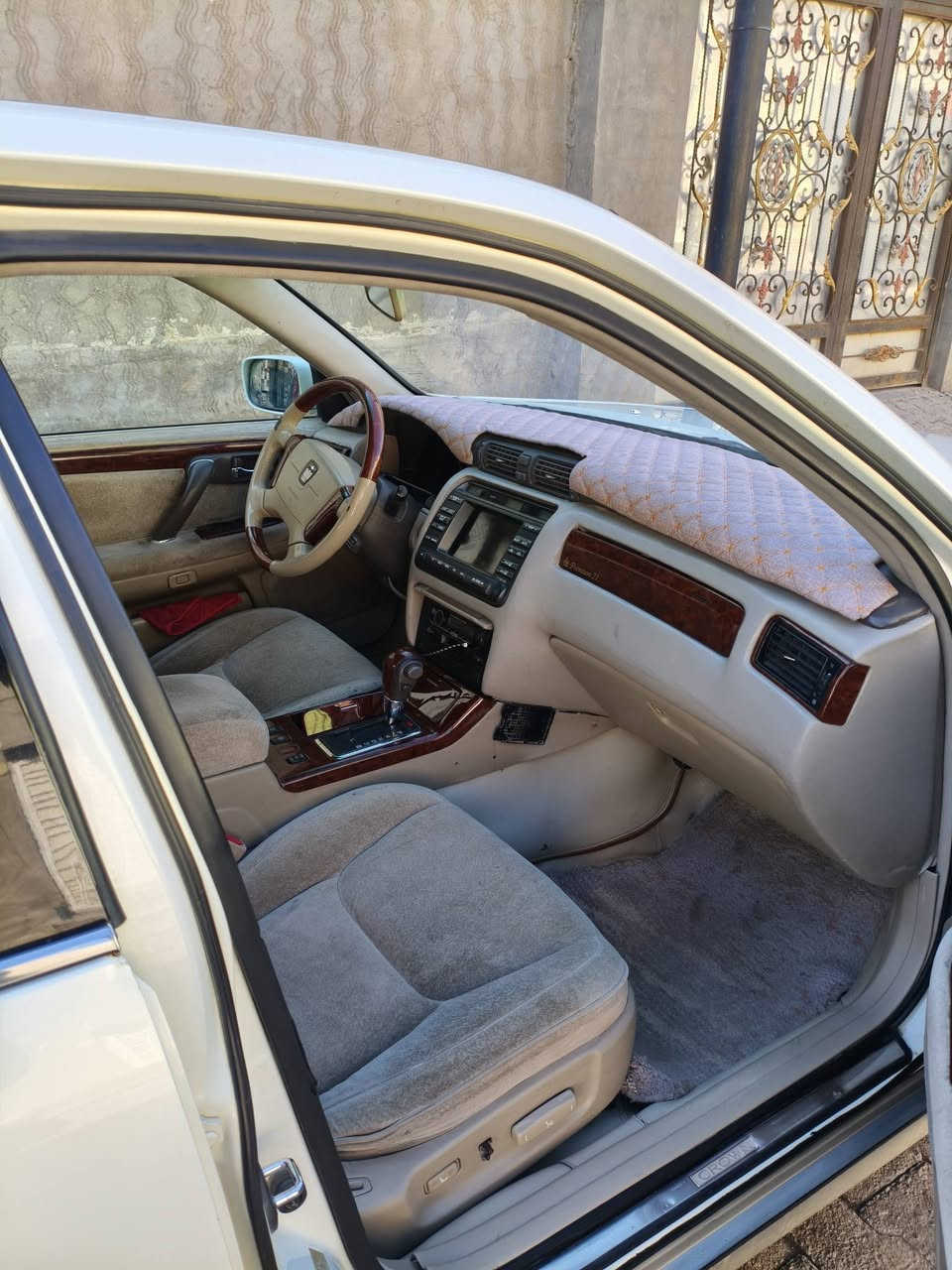 سلام عليكم من رخصة الادمن
ملكه موديل 2002 3دكم قرار 48 مكينه دي فور الكبير 
الشاصي 75 مكفوله من كصه ونقل جثه وضربه رقم 
كركوك انكليزي بسمي تحويل مباشر مكان السياره النجف الاشرف السعر 130 اي استفسار هذا رقمي ***********
مراوس اب سياره اقل من 60ورقة اراوس
