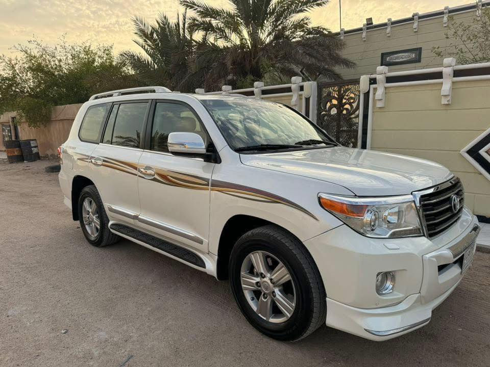 السلام عليكم / بيع او مراوس حسب القناعة
لاندكروز ٢٠١٣ كفالة فقط شبر بارد بالمدكر الامامي ٦ سلندر رقم بصرة جديد بأسمي سيارة نظيفة ماشية ١٠٧ السعر ٣٦٠ وبيه مجال  
***********
