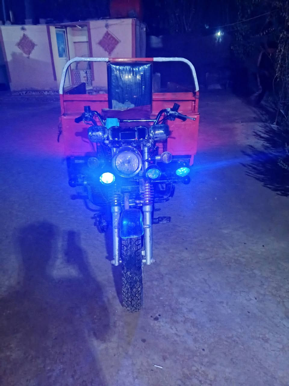 يا الله سلام عليكم ستوته موديل 20 اوراق اصولي شاصي مكفول محرك جديد موديل 21 مكاني  السعر 1350 وبيه مجال ***********
***********
