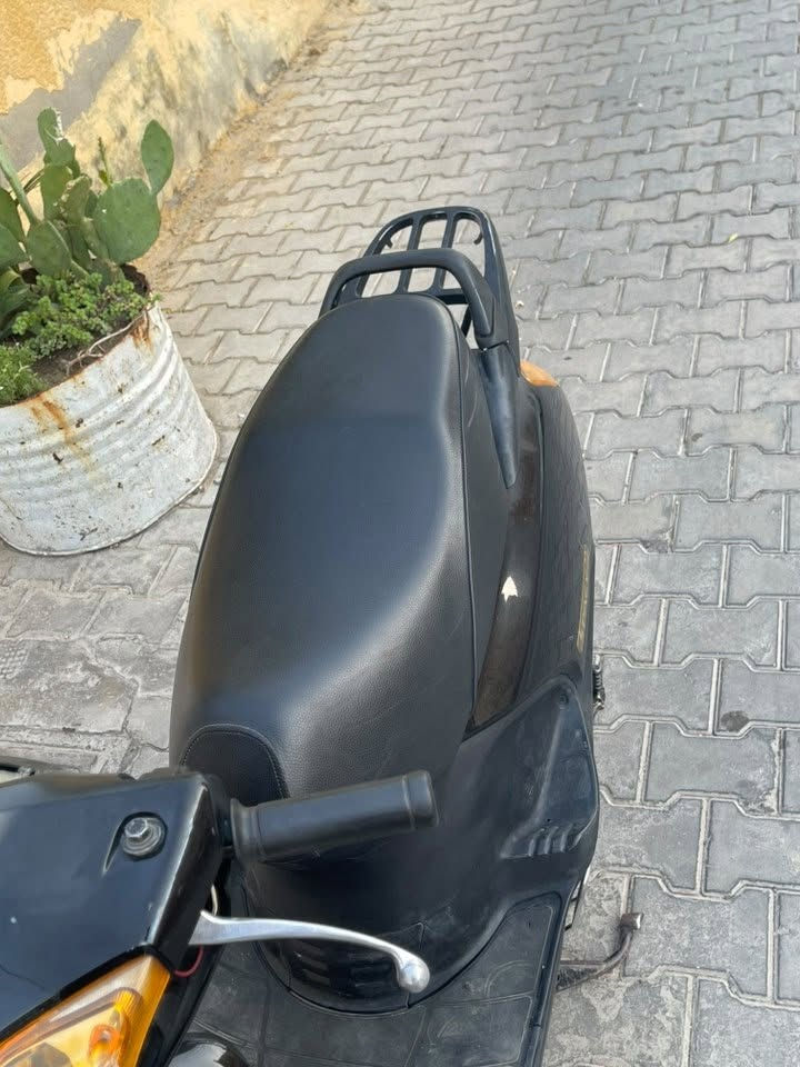 ياباني بلادي الكفرات بس امامي تايون دراجه جاهزه وخير من الله ٥٥٠ وبيها مجال للشراي
‭***********‬
اتصال او واتساب
