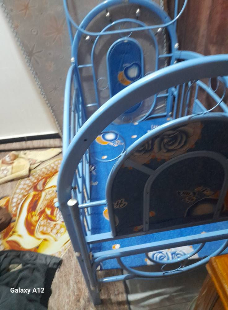 سرير طفل نضيف جدا السعر ٤٠ معة المجال العنوان طشاش نهاية شارع القاضر اتصال علة الرقم *********** دهل اوران, واسط
