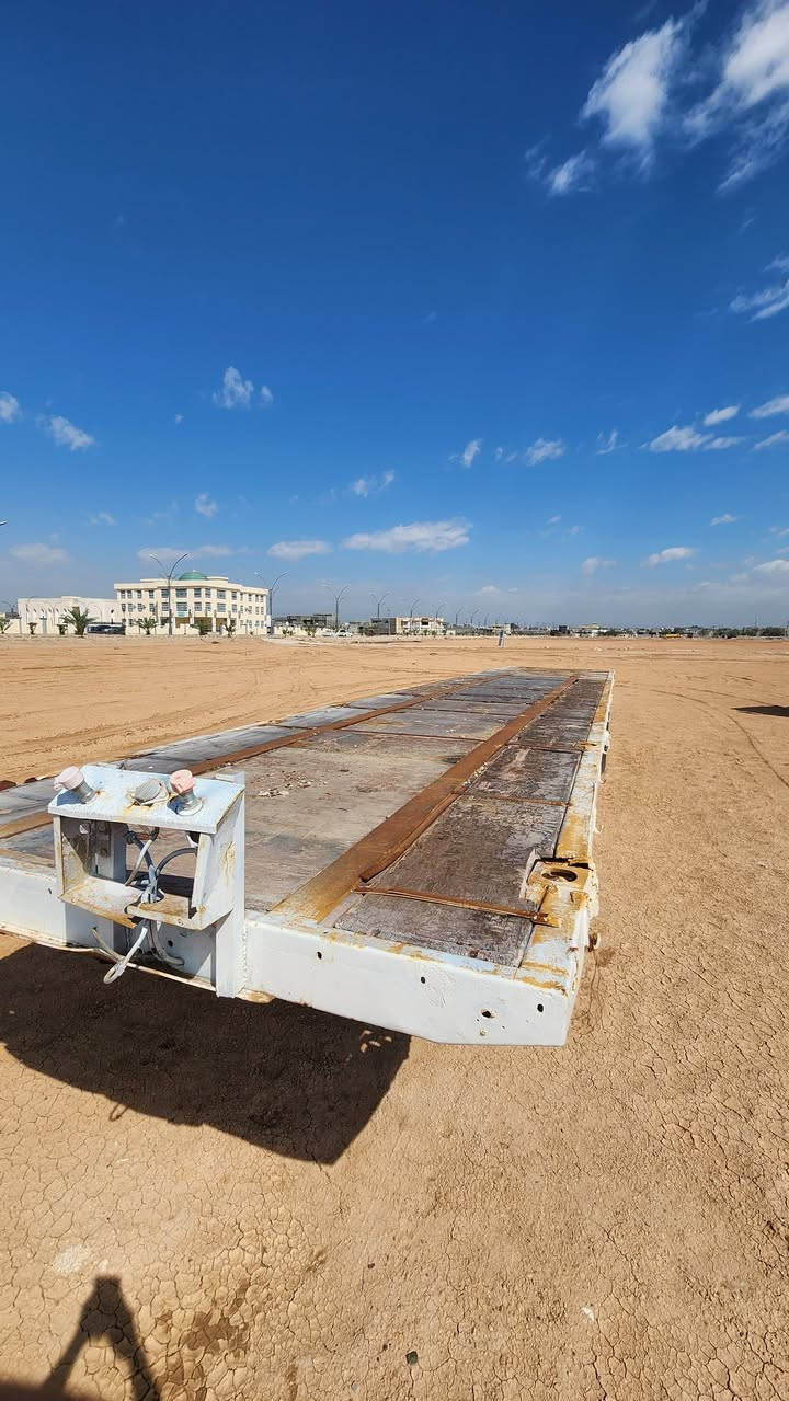 السلام عليكم ورحمه الله وبركاته
#للبيع 
 عربانه اوربيه
ثلاثة محاور مربع بيبي
كهربائيات
سطحته خشب جديد
جنل نضيف
 شاصي كلش نضيف وجديد
وياله طخم 
رجلين نضاف 

#رقم_المبايل ***********
