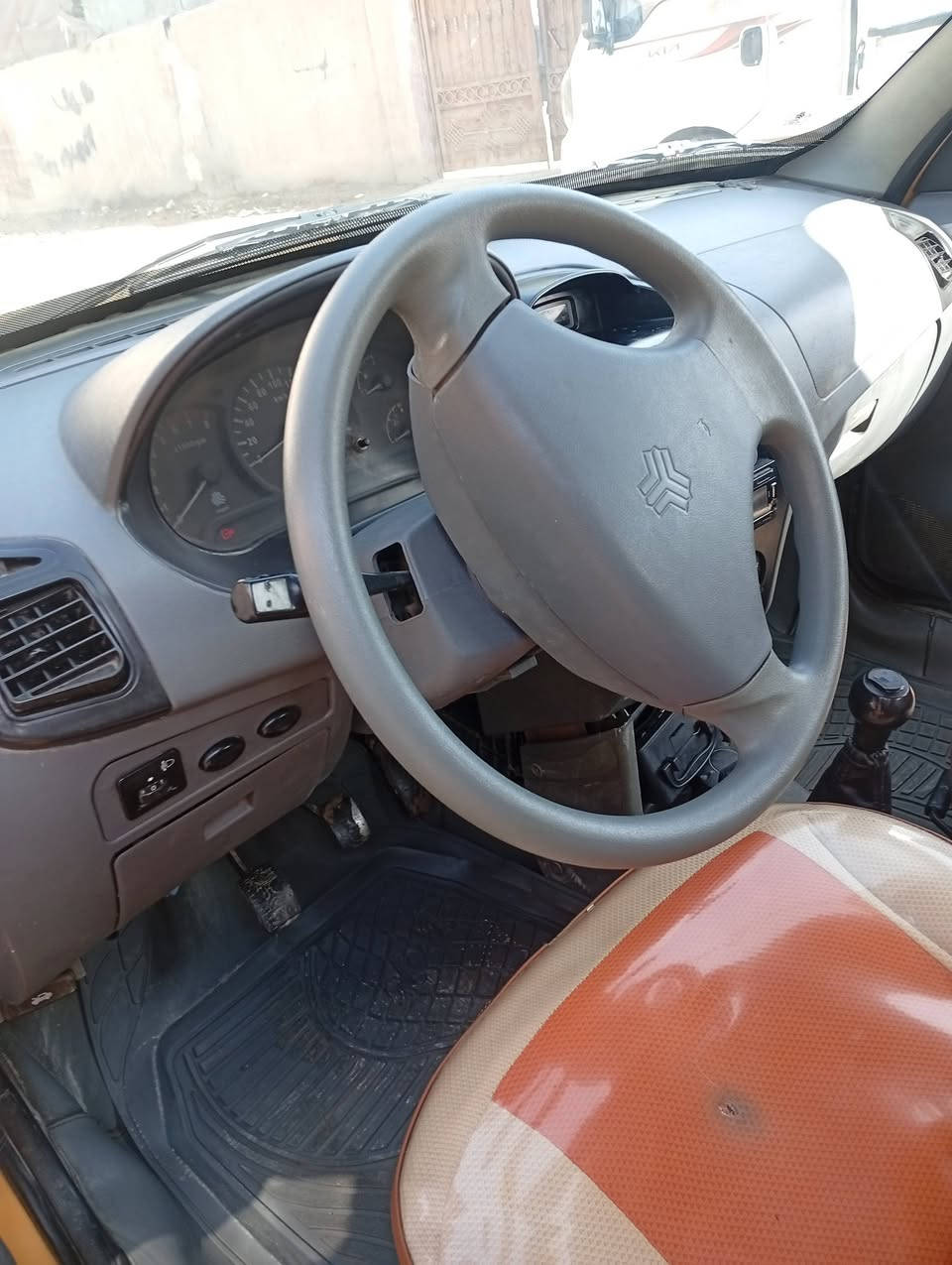 سياره طيبه موديل 15 مكينه كير محرك وحداديه خير من الله سنويه 27مصفر هيهه وغرامات  السعر 32 وبيه مجال حك الجيه العنوان بابل رقم ***********
