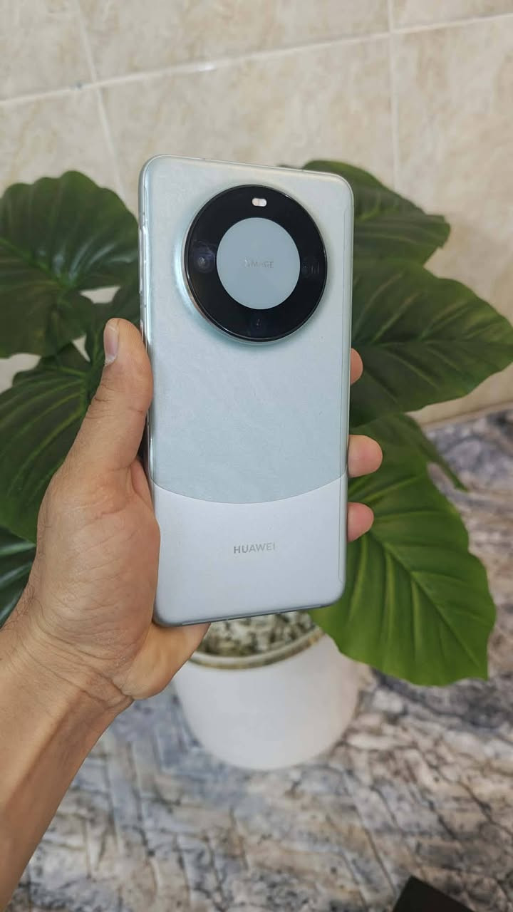 Huawei mate 60 pro
رام 12
ذاكره 512
كامل ملعقات
نضافه%100
بطارية 94 
سيسيتم هارموني
وارت بروف 
بي طخه من فوك لامبينه و لا مأثره 
كامل ملحقات شاحنة اصلية و كارتون 
توصيل موجود
واتساب 
***********
