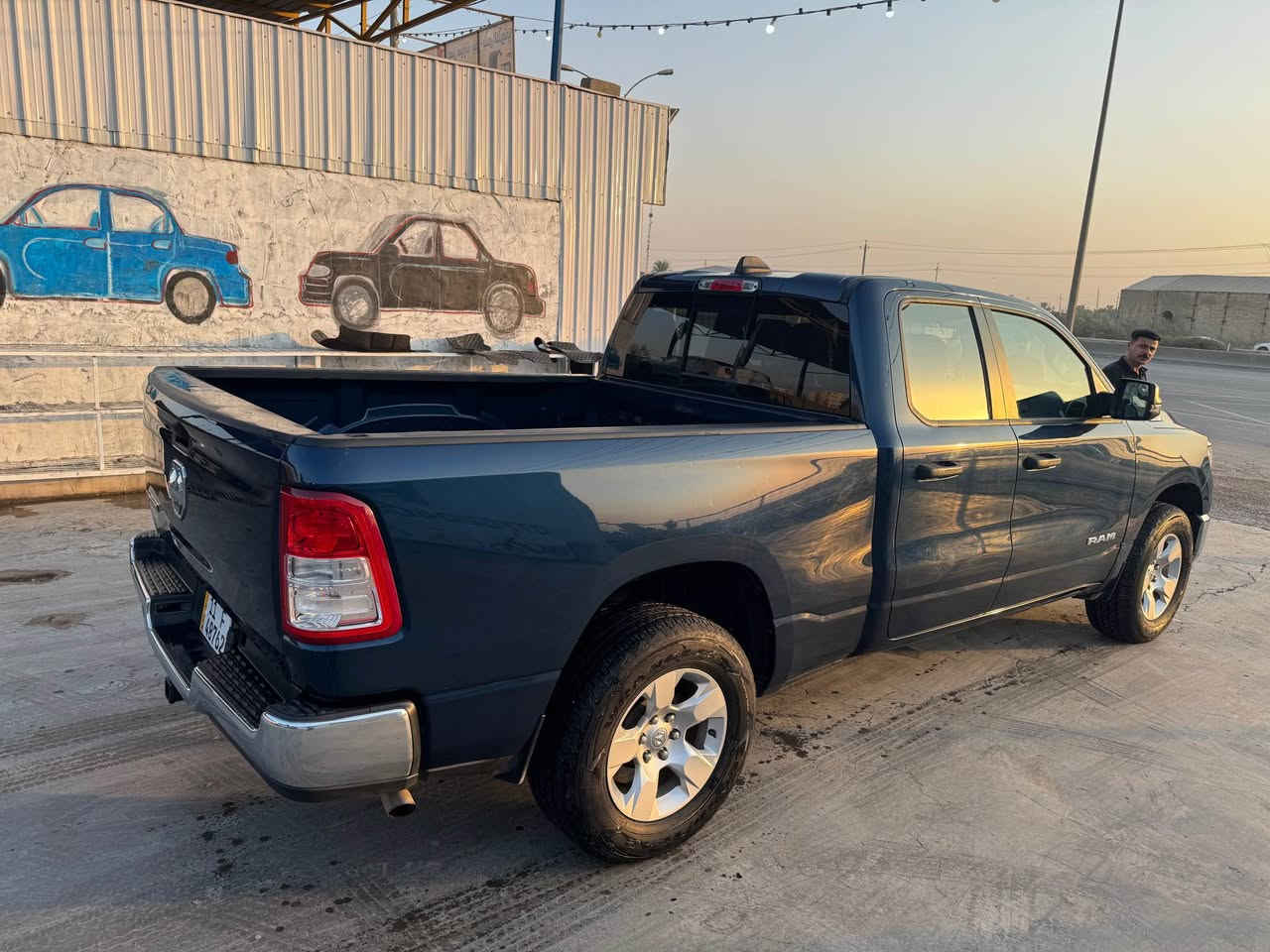 رام بك هورن 2023 
لون أزرق مميز 6 سلندر السيارة نضيفة جداً وجديدة
ماشية 35 الف مرقمة بغداد الرقم الجديد مري شفط إنارة ترحيبية تدفئة كشنات تدفئة ستيرن حادث خفيف بدون ايرباكات وبدون تبديل اي قطعة فقط ربع جاملغ امامي صبغ وربع جاملغ خلفي صبغ نفس اللون 100‎%‎ وصور الحادث بلأعلان
داخل اسود ورصاصي
السعر المطلوب 240 ورقة دفترين و40 ورقة وبيهة مجال او مراوس وية لاندكروز من موديل 2012 وفوگ والفرق حاضر
السيارة موجودة في بسماية أو الغدير بأسمي تحويل ثاني يوم بيع فقط 
*********** بغداد, العراق
