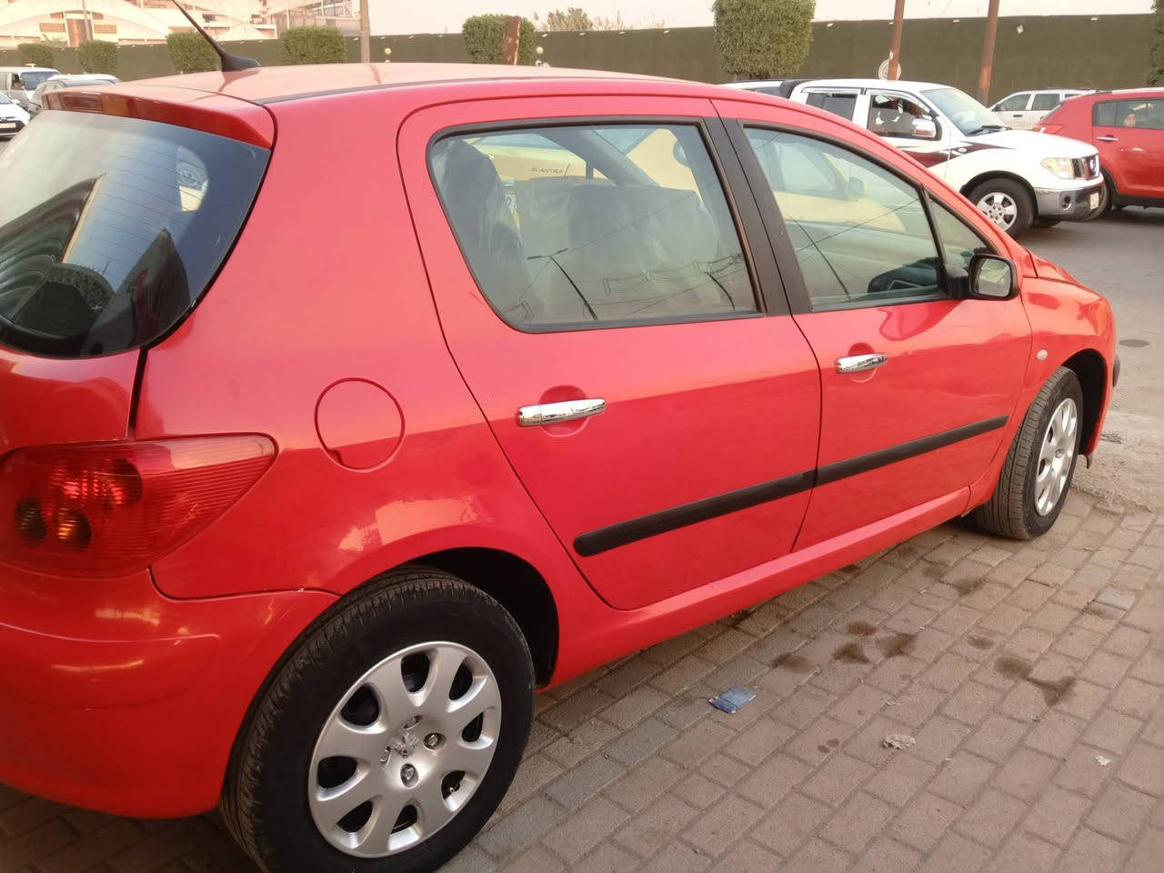 السلام عليكم بيجو 2005 بيه مكانات صبغ مكفولة من الظربه كير مكينه صدر تخم تاير  كهربائيات دواخل بلاد تبريد ثلج ثلاجه شغاله السعر 55 بيه مجال حك الجيه ***********
