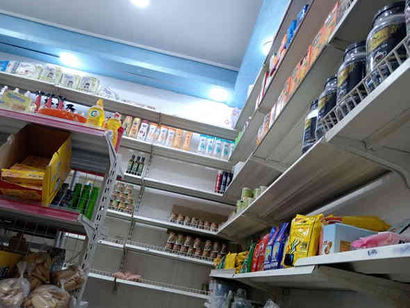 سلام عليكم
رفوف جداري عدد الرفوف 42 معه رف وسطيه الطول 3متر للبيع
*********** السعر 600  المكان حي الفداء
