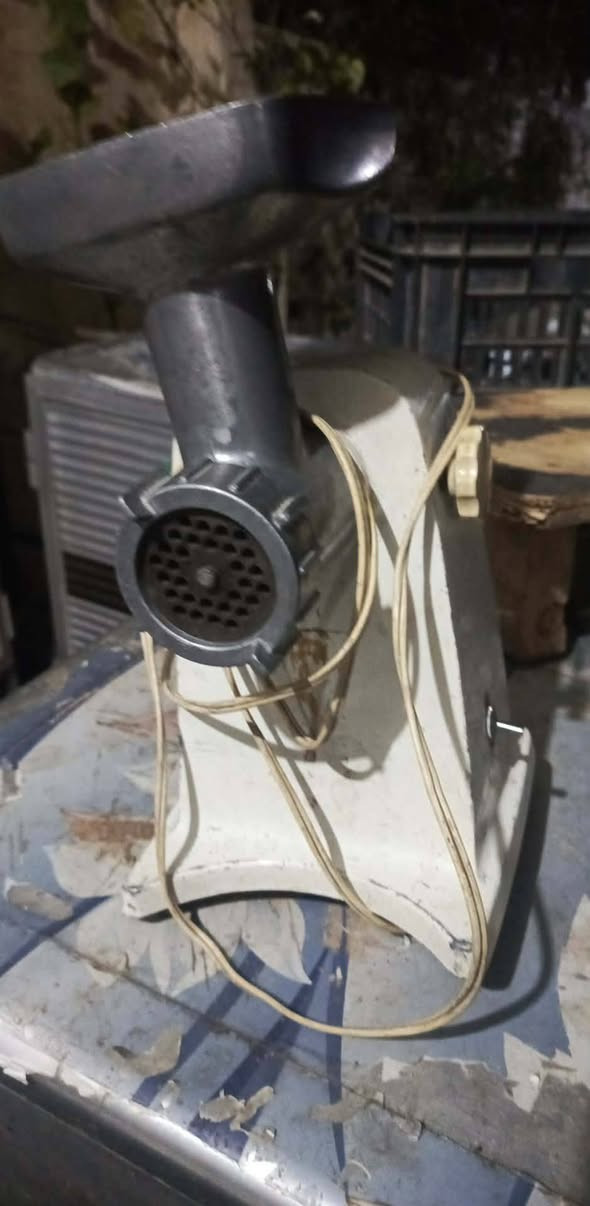 مكينه حديقه شغاله ب٧٥ الف...تنور غاز شغال بدون منظم والله خبزي وحدي بسسس خبزتو بينو  اخذتونو ب٩٠ ابيعو ب٥٠....وتنور غاز شغال بدون منظم المرررربع قفلو ١٥ ..عصاره جزر شغاله نوعيتها نشنال ياباني قفلها ١٠ ...مكينه لحم ياباني قديم شغاله بس ينرادلها سكين ب٢٥..... مكاني موصل للتواصل ***********
