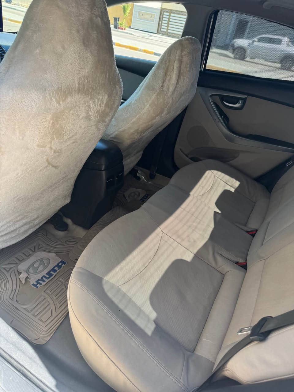 النترا خليج موديل 15 كفاله عامه بيها فقط بارد صغير بل داير خلفي وباقي كفاله سياره كلها مع دعاميات 
فول مواصفات عدا البصمه ماشيه 114 
مكينه 1800 مكينه كير كفاله ما مفتوحه 
رقم بصره جديد غير متواجد عل فيس الي بخاطره 
يتصل ويدلل 
*********** البصرة, العراق
