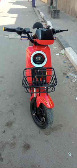 السلام عليكم 
ار 9 مديل 26 الحديث  لون احمر 
بطاريات 5 دبل حجم كبير 32 امبير وينلي الاصلي 
4 نمر سرعه 109 سرعه حقيقي 70 
كهربائيات كلهه شغاله 
دبل اشاره نشره اماميه ولايت عالي وناصي 
اشاره يمنه ويسره هورن بلوتوث 
دراجه جديده ستخدام سبوع فقط مكفولة كفاله عامه حته من الزلغ 
غراضها كلهه موجوده مرايات وشاحنه الاصليه وسويجين وبصمتين وكارت 
دراجه كنمه ماخذها من الوكيل جديده تجي وشوف بعينك 
السعر 540 بيع مستعجل 
واتساب ***********
عنوان دور الشرطه شارع القائد قرب المعارض الجديده
