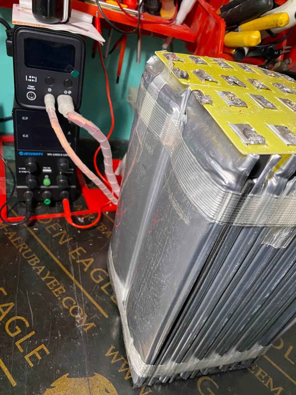 🔋 خدمات البطاريات - تجميع وصيانة 🔋
تم صيانة بطاريه 72 فولت 20 امبير  لدراجة شحن 
تم تبديل جميع الخلايا بالكامل 
باخلايا 15 امبير حسب طلب الزبون 
🔹#متوفر تجميع احترافي: دراجات الشحن (Electric Scooters) ومختلف الأحجام.
🔹 الجودة: فحص الخلايا، توازن الأداء، وعمر أطول للبطارية.
🔹 السعر: منافس جداً.
#للاستفسار مراسلة الصفحه
 او الاتصال على الرقم *********** #متوفر واتس اب
