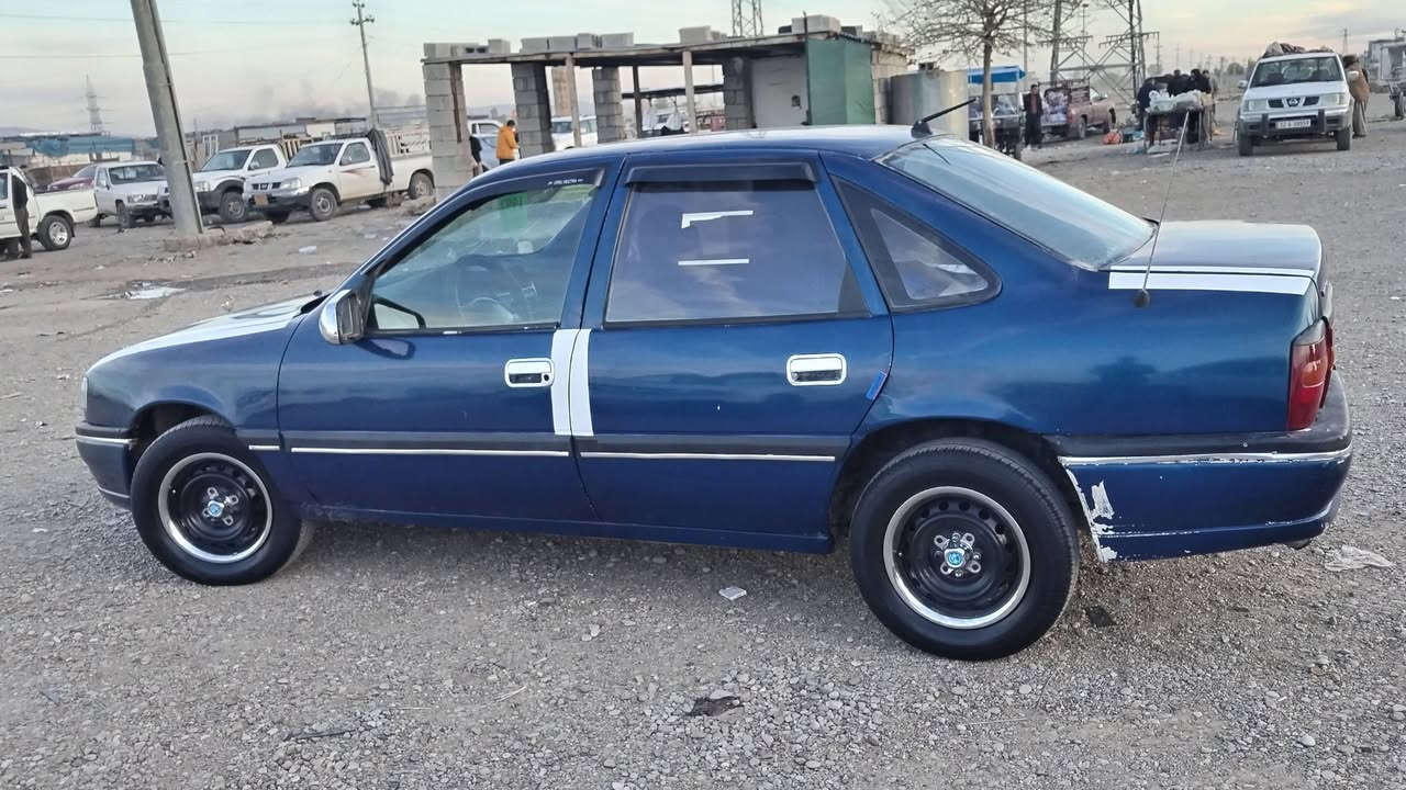 سڵاو هاوڕێیان 

ئۆپڵ ڤیکترا 

سەنەوی و وەکالە و واجیهە

 بەشەرتی ئەوەلیات و حاسیبە و موس و بڕاوە 

مەکینە 20 ،،،  گێڕ عادی ،،دەعم و لێدراوی نییە

گشت گیانی بەشەرت،،  تەنها یەک دەبڵێکی تەقیوە 

سەیارەکە زۆر مەزبووتە هی مەعرەز نەبووە ،،،

( نــــــــرخ) 21 گەڵا و کەمێک مەجال ،،،،

***********........***********
