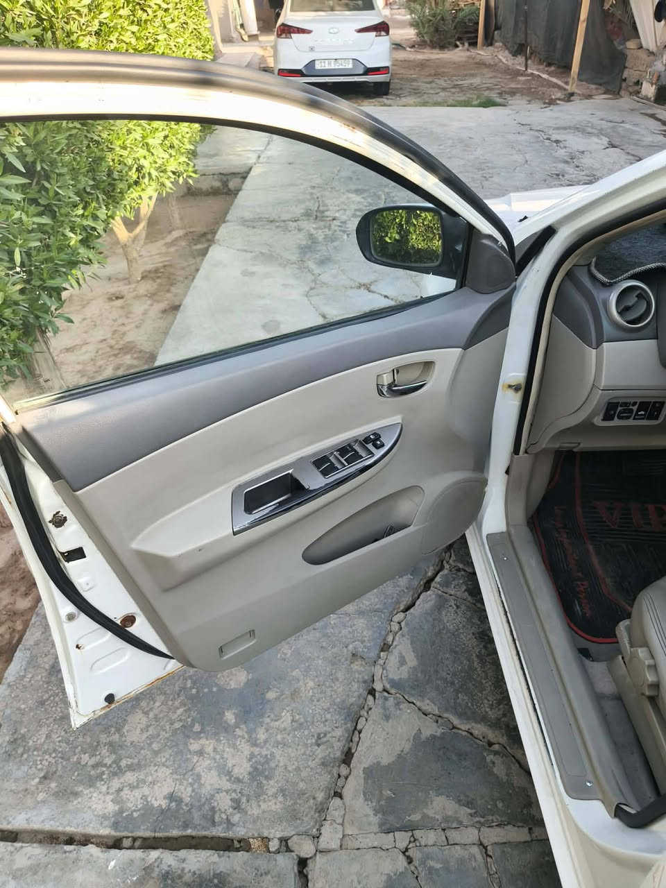 السلام عليكم BYD G3 للبيع خصوصي رقم كربلاء السياره حلوه تخم تاير ويل كب جديد مكينه قبل شهر ونص شاديه كهربائيات شغاله وكامله تبريد ثلج السياره بيه تعمير دواير استفسار ع الرقم 
***********
***********
السعر المطلوب 48$وبيه مجال
