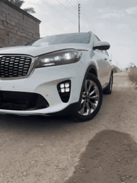 سورنتو موديل ١٨ خليجي مكفوله بيه بارد يم قبق البانزين رقم بغداد سياره فول عدا الفتحه بيه بارد بسيط ومبين في الصور مكانه بغداد رقم صاحب السياره ***********
