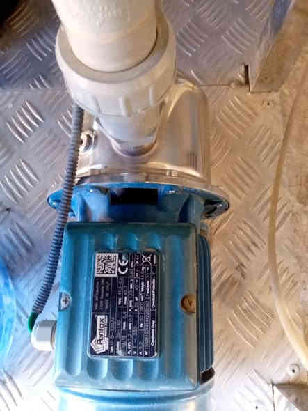 سلام عليكم
محطة واحد متر الف لتر بساعه
المحطه سل ستيل 
شركه الجزيرة غنيه عن تعريف
املاحه المنبرين 5 مثل ما موضح بلفيديو 
مواطير ايطاليه 
+ خزانين ابو 2000 لتر
+ميز ترس
السعر /2 مليون و800 
العنوان/ بغداد المعامل
الرقم /***********
