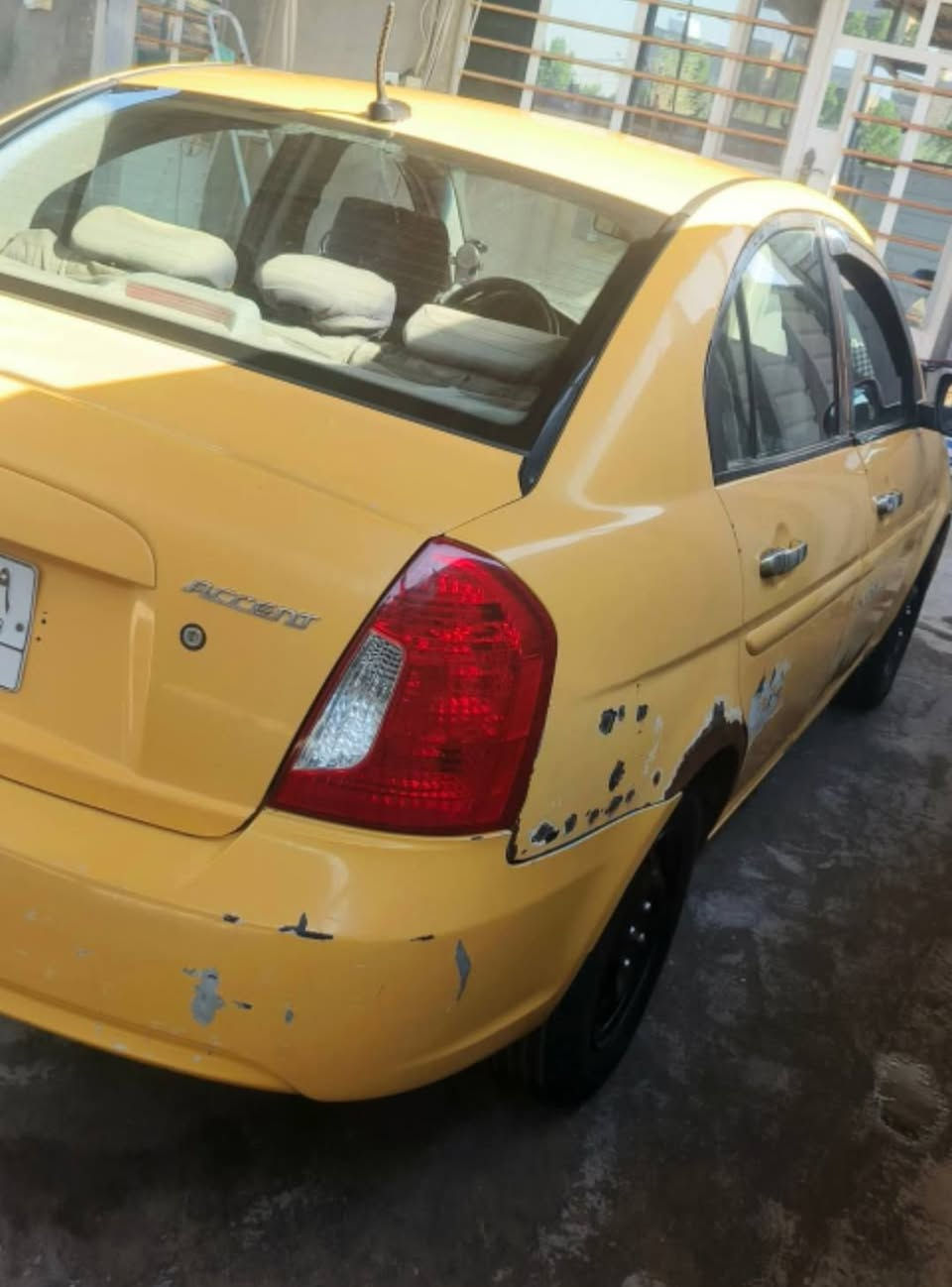 السلام عليكم سيارة اكسنت مديل 2010 وارد امريكي رقم ديالى السيارة فيها قطعتين تبديل البنيد والباب السايق بدون دواخل محرك السيارة 1600 المرغوب تبريد شغال جيد تخم تايرات جدد السيارة فيها عطل في الكير السيارة شغالة السيارة نضيفة باتري جديد السيارة باسمي سعر 72 وفيها مجال رقم الهاتف ***********
