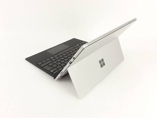 السلام عليكم ورحمة الله وبركاته
جهاز لوحي من شركة مايكروسوفت سيرفس 3 برو لمس و الكيبورد متصل منفصل 
للمراوس مع موبايل او للبيع ب ٢٥٠ الف العنوان بغداد  الجهاز نضيف و شغال مابي اي مشكله جنت مستخدمه للدراسه و اطبع بي ملازم 
امانه الله الجهاز جداا سريع و عملي و الشحن مالته اعتقد اكثر من ٣ ساعات متواصله يكفي شكل الجهاز و مواصفاته بالصوره


**إذا كنت صاحب هذا الإعلان وتريد حذفه لأي سبب، رجاءا أرسل رسالة إلى الدعم الفني**