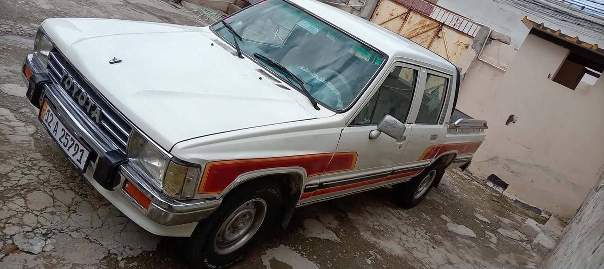 بيكم 88للبيع رغم محرك شاصي شرط السنويه 27 رغم اجنبي كاربون بي العنوان الموصل اليمن حي  النهروان الدوره السعر 68.   ***********
