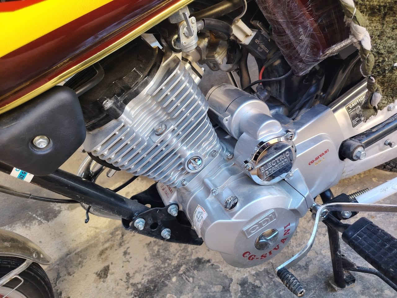 السلام عليكم دراجه للبيع سيفان موديل 26
بعدهي جديد اوراق سكنر 
سعر 780 وبيه مجال قليل حك الجيه
مكاني الامام عون 
***********
