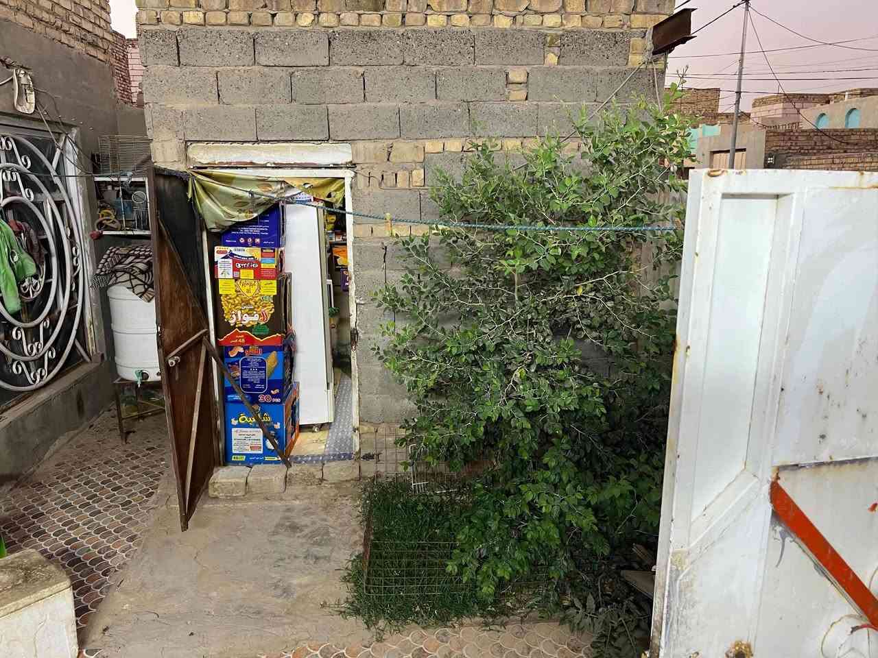 سلام عليكم بيت للبيع طابو صرف المساحه ٢٠٠ غرفتين نوم ستقبال صاله مطبخ العنوان حي العسكري شارع ستين حي الصدر الثالث السعر ١١٠ رقم الهاتف ***********
