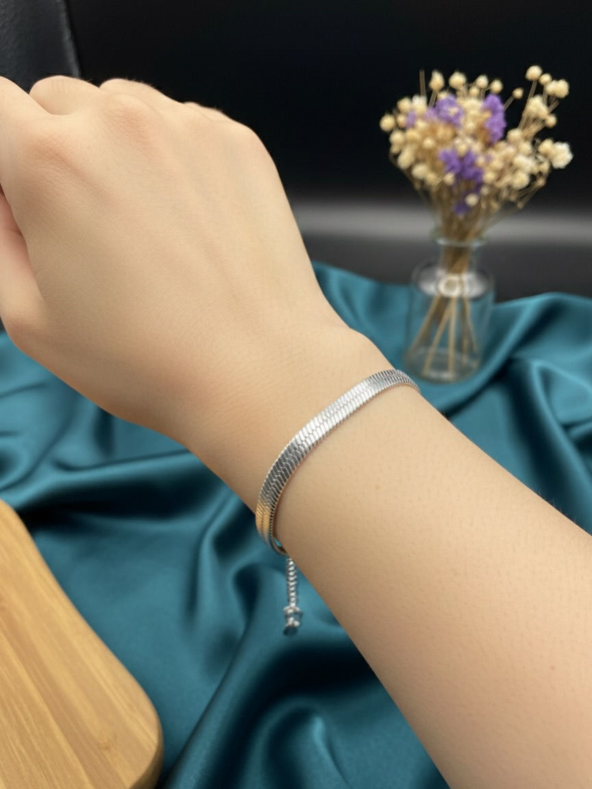 ⁨ 🦋✨ 
لمسة رقيقة تحكي أناقة هادئة وتفاصيل تُعشق من النظرة الأولى 💛 
مثالي لكل إطلالة ناعمة ومميزة 
توفرت مجموعة سوارات بتصميمات عصريه وراقيه 
سعر القطعة 4،750

#اكسسوارات #سوار #اناقة #ذهب #موضة نعومة⁩


**إذا كنت صاحب هذا الإعلان وتريد حذفه لأي سبب، رجاءا أرسل رسالة إلى الدعم الفني**