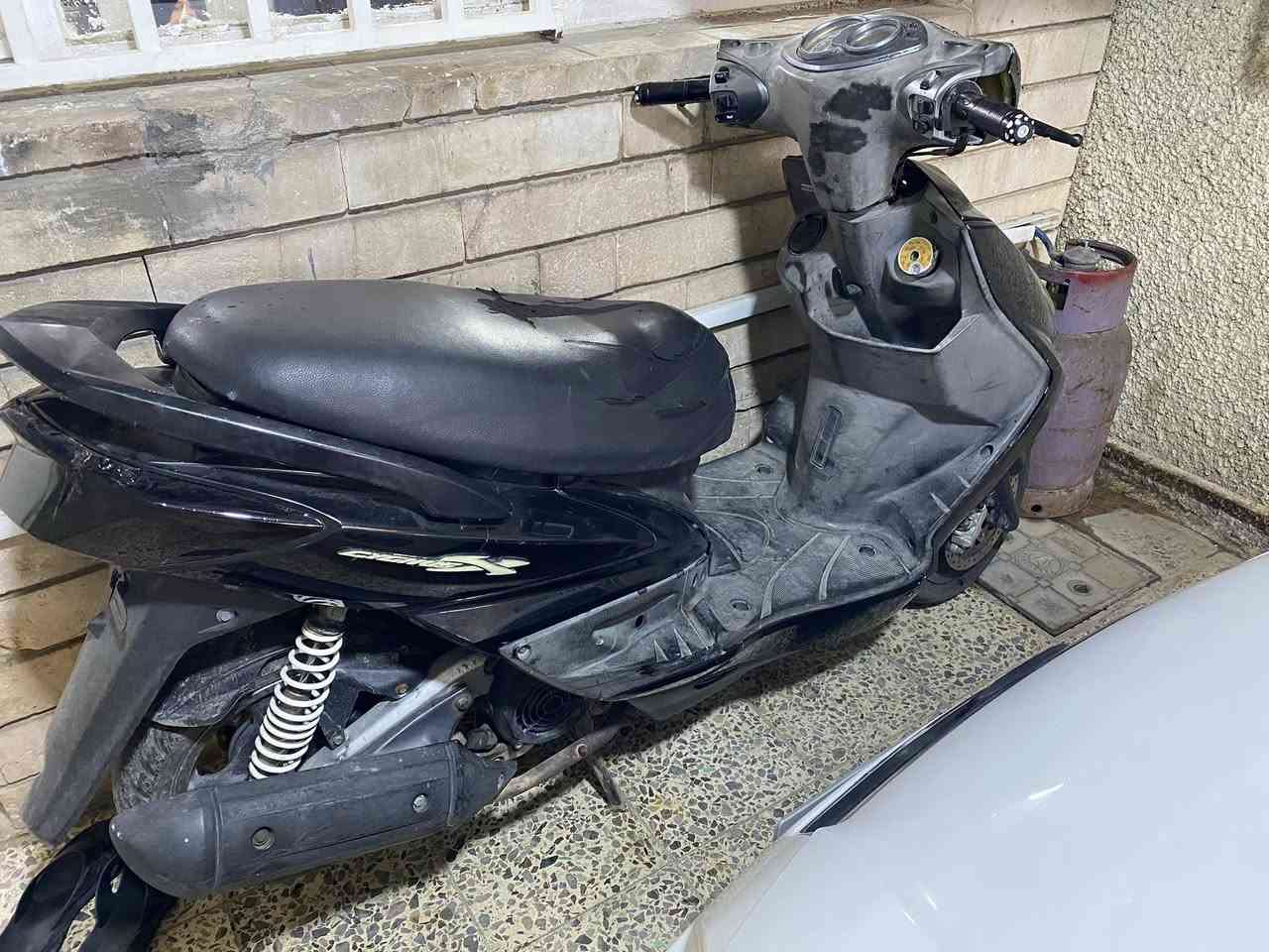 السلام عليكم 
سكنس فحل البيع كابتر نضيفه سلف @ هنر  محرك مفتوح

السعر 550 ألف 
المكان البياع حي الإعلام
*********** وبي وتساب
