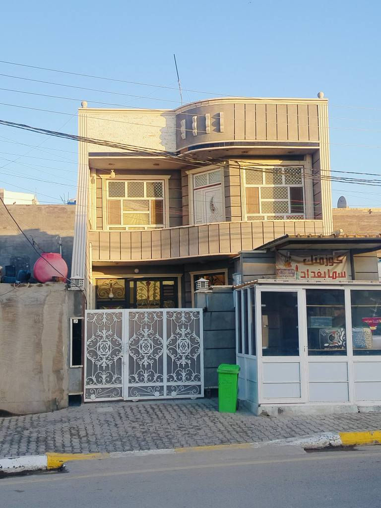 بيت للبيع قاطين طابوق مسلح بناء 2022 نضيف المساحه 175 حي الربيع السايدين الرقم ***********
***********
