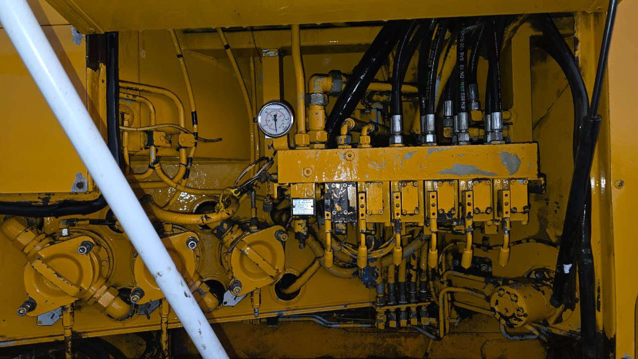 السلام عليكم
بم 42 م موديل 2000 الماني الاصل
دبل مضخه رقم بصرة 
شوط طويل جاهز للعمل 
للاستفسار ***********
