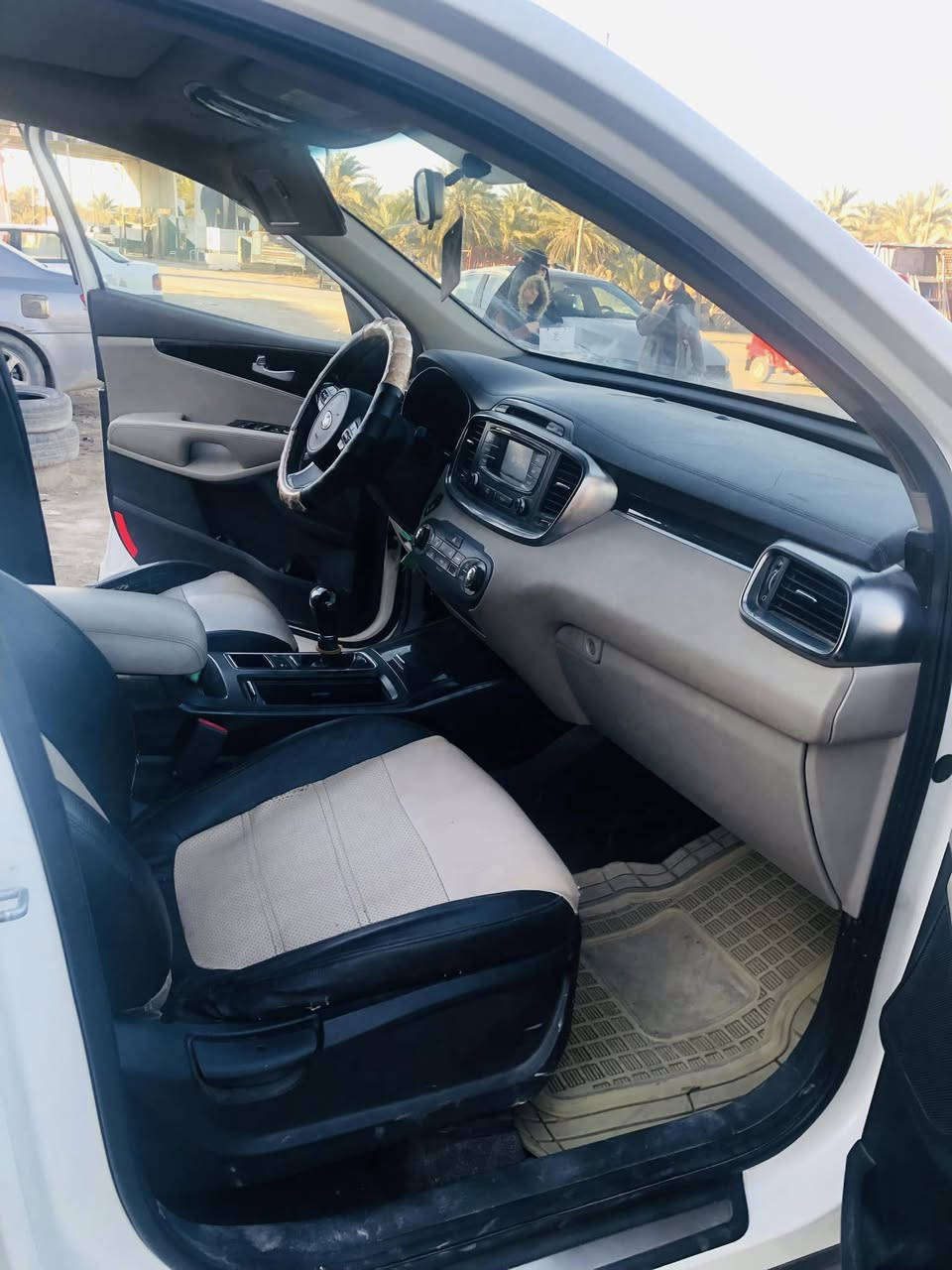 سلام عليكم ورحمة الله وبركاته 
اخوان كيا سورنتو ٢٠١٧ وارد خليجي 
كفاله عامه بدون صبغ بدون ايرباك بدون دواخل 
ويه كل هذا فول فول فول موصفات مانقصها شي 
سعر المطلوب ٢,٢٧ $ قابل للتفاوض 
رقم هاتف ***********
