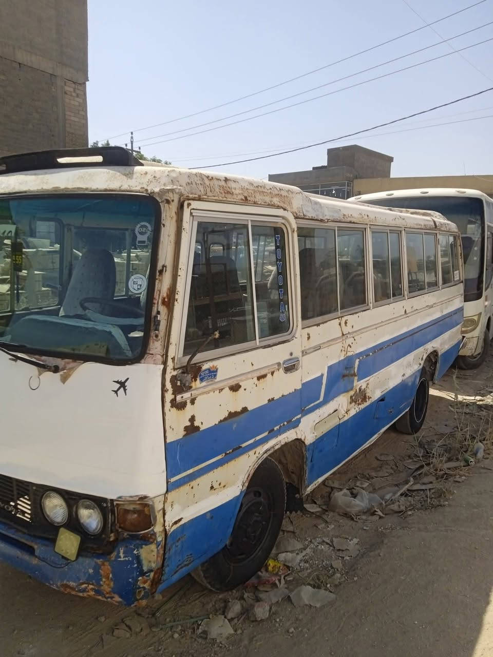 كوستر كصيف للبيع رقم ديالى موديل 1982 شرط الوكاله سياره حلوه مكينه بيه خيط بخار كير جديد اكسن جديد دواخله حلوه تايرات  زينات عوز ه بس البريك اتقسمه سياره وين ما جان شغل وطلع بس سوي البريك للبيع او مراوس بكيه مكاني بل نجف بل كوفه ***********
