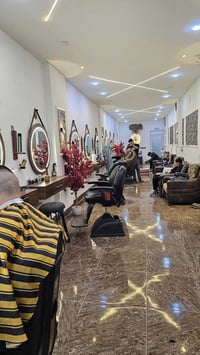 حلاقين • إيجار/نص • حي الشيماء