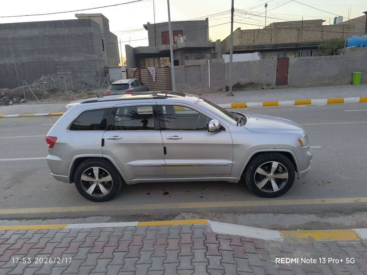 للبيع جيب موديل 2013 محرك 5700 مكفول  جاهزة ماشية 113 ميل السيارة نصبة اتخبل وجاهزة بيها جاملغ وبنيد بدون اي داخل رش فقط فول مواصفات للاخير  مكانها واسط الصويرة هاتف ***********
*********** السعر 147 وبالعافية للي يأخذها يستاهلها
