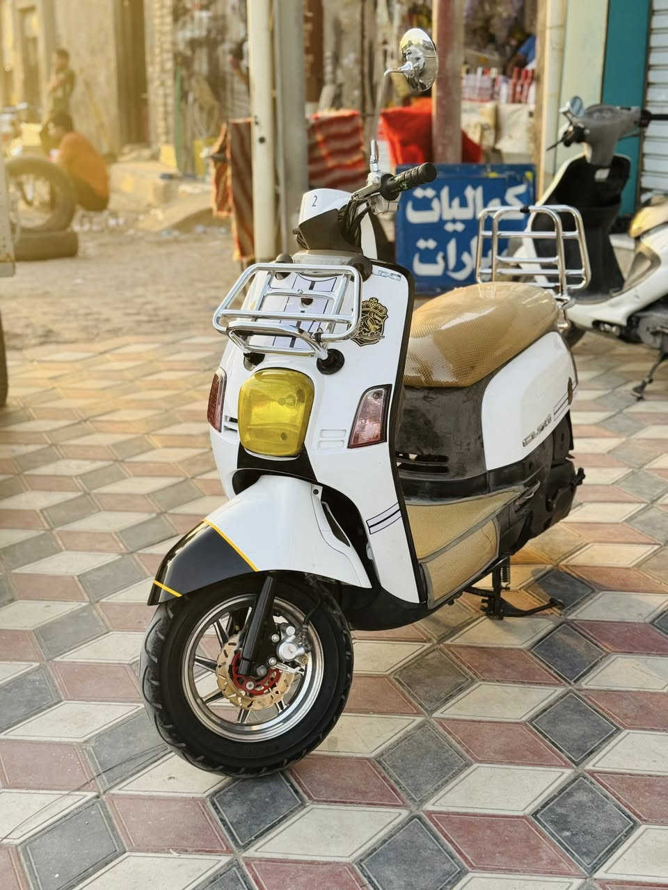 السلام عليكم
ماكس بوليسي 
لايت امامي خلفي 
سكن عالي ناصي 
اشاير يمنه يسره دبل 
بوشه50بلاد مامفتوحه 
دراجه نضيفه ويل رياضي 
سبيادر وره كدام 
نعومه شلعه ومشي كفر اصلي 
بريكات دبلات كلها شغاله 
سعرها 900مجالها بسيط
مكاني ناصريه مركز 

*********** بي وتساب
