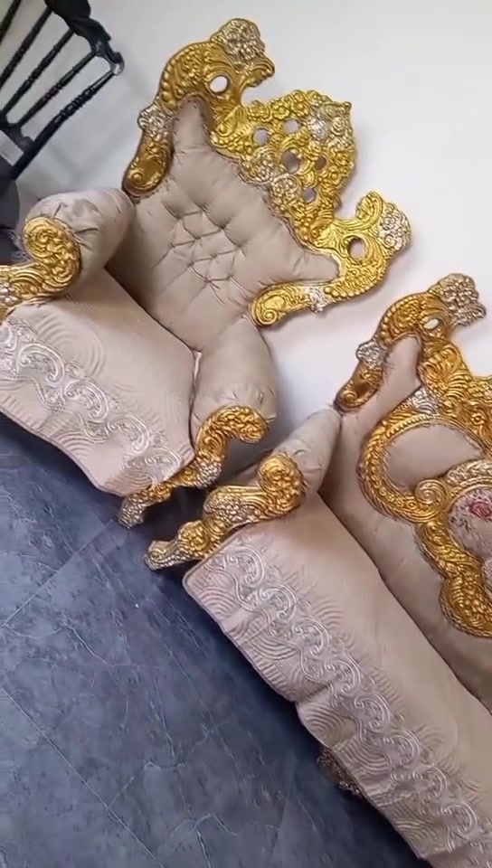 السلام عليكم تخم عشره مقاعد نضافه نفس صور السعر 200مكان مسيب صوب البحمدان خلف المدرسه الحمدانيه ***********الاتصال برقم

