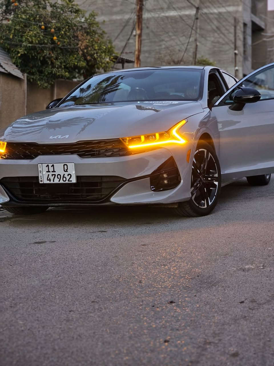 سلام عليكم 
للبيع k5 موديل 2023  gt line  مواصفات بنورما داخل جلد احمر هندر بصمه  و بصمه بيبان اضاه داخليه تشغل عن بعد شاشه كبير رادارات امامي خلفي جانبي سياره حلوه ونصبتهه حلوه بيهه كم قطعه  صبع  ايرباك برده فقط سياره معوقين ( وكاله عامه)
سعر ١٤٥ للاتصال ***********
