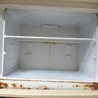 ثلاجة • شغالة • ما بيها شي