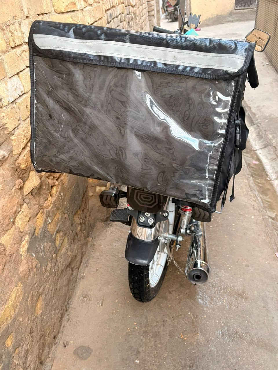 السلام عليكم دراجه ايراني دارجه حلوه وونضيفه جداً وياها بكس مطري وسماعات بلوتوث عاليات الدراجه تشغل وبجك للشغل
السعر 700 الاستفسار ***********
