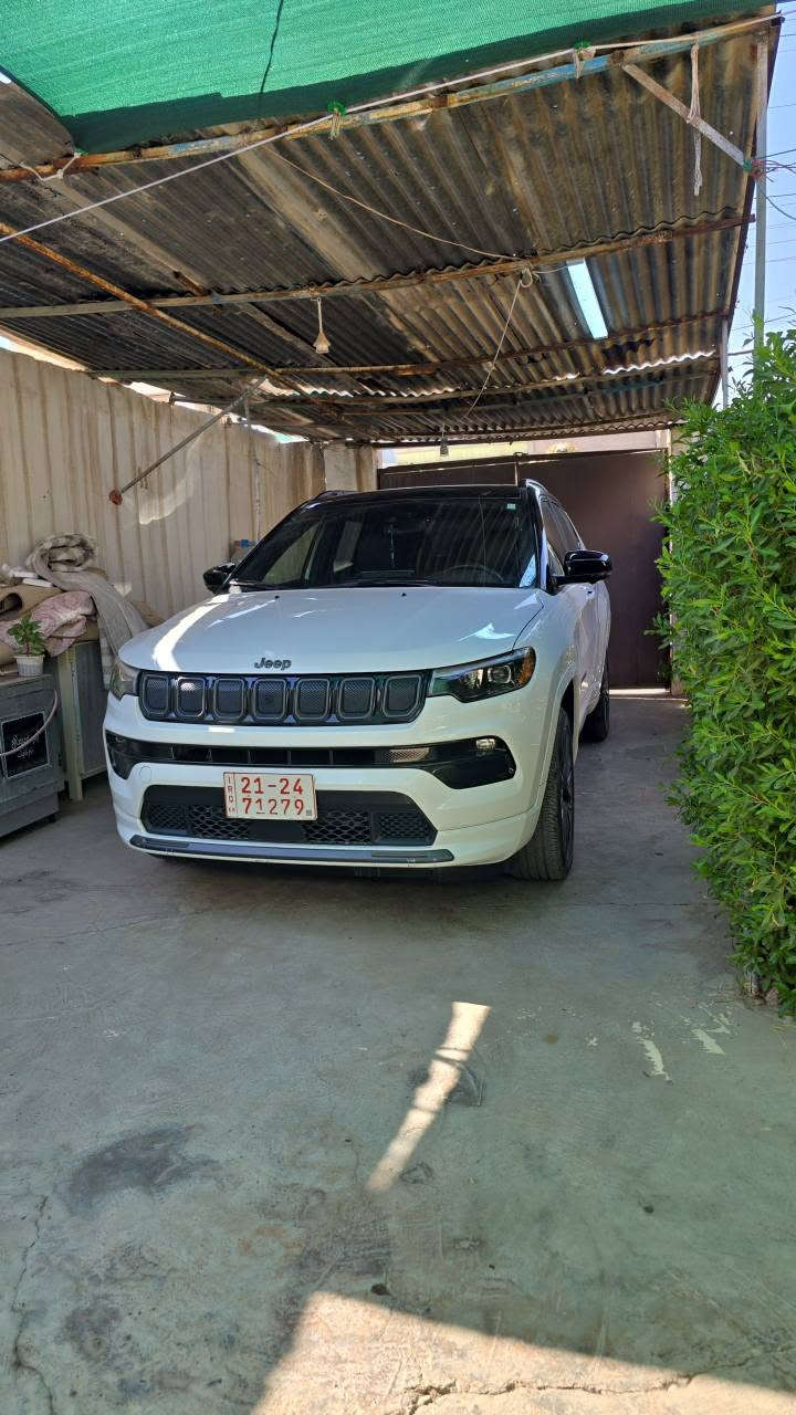 * جێب کۆمباس مۆدیل 2022 مەکینە 2.4L
* مواسفات High Altitude
* بێ سبووغ لێدان تەنها سندووقی ساردەکوت و کارتە پێش کەپس و پەرەشوت کەپس بەشەرت بێ داخیلی تەنانەت سندووقەکەشی نەکرایتەوە بورغی بانەدرایە لەسەر سەیارە چاکرایتەوە.
* رەقەم شانسی : 3C4NJDCBONT230056
* 33 هەزار کیلۆمەتر رۆشتوە
* لایت لید و عەدەسە
*  بلاجکتۆر لید و عدەسە
* کوشن جلد و کارەبا سکن و سایق
* کوشن سارد و گەرم
* کوشنەکانی پشتەوەش گەرم
* سوکان هیتەر
* شاشە گەورە و 4 کامێرا
* دەشبول ئەلکترۆنی
* وایەرلێس چارج موبایل
* کوشن خزن
* دەبل ئەکسل
* سقف پانۆراما و بیلاد رەش
*  نەینۆك رادار و هیتەر
* راداری خەتی جادە و برێك ئۆتۆ و تحدید سرعە رادار
* تەبرید دوو زۆن و مەرکەزی 
* سەماعە alpin
* داخیل هەموو ڕەش
* ئۆتۆ ستار ستۆپ
* شەغاڵ
* سندووق کارەبایی
* ویل کرۆم نفتی قیاس 19 ئینج
* ئاوێنە ئیشارەت
* ئاوێنەی ناوەراست فۆتۆ بۆ لایتی سەیارە.
* فلچەی جام ئۆتۆ لەگەڵ باران
* لایت ئۆتۆ بۆ بەرزو نزمی.
* رەقەم هەلێر .
*********** أربيل, العراق
