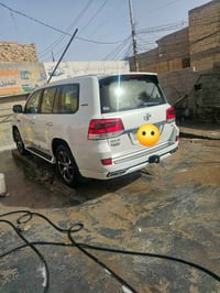 للبيع فقط لاندكروز 2016 مكفوله شركة ساز ام الطفايه سياره جديده بمعنى ا...