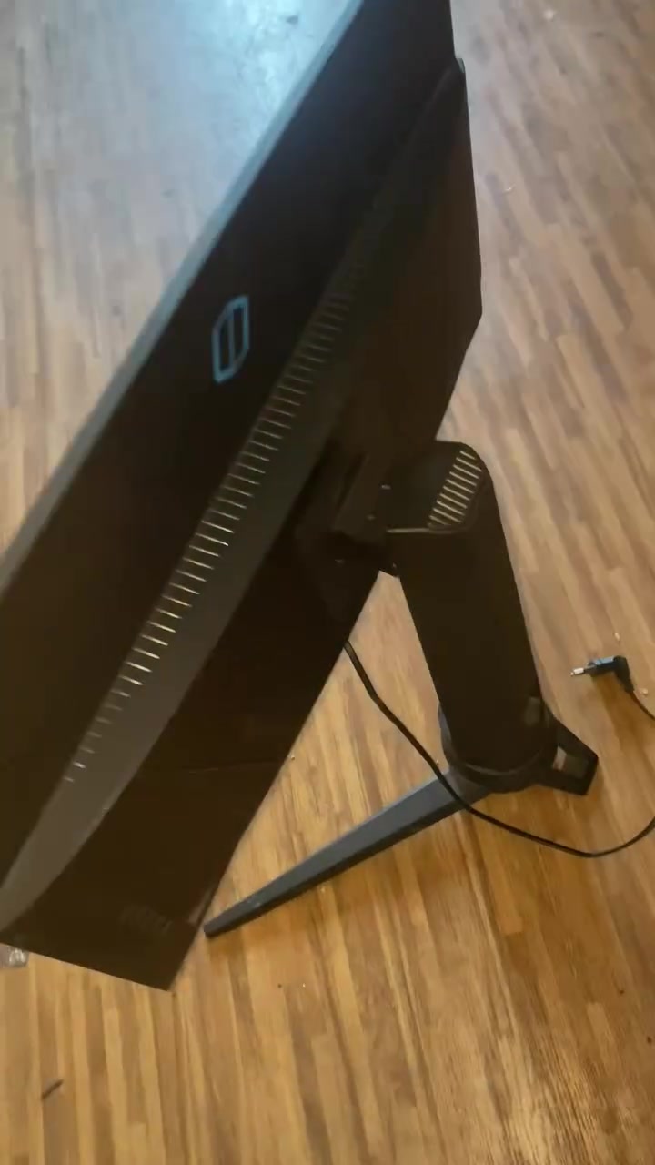 السلام عليكم
Samsung Odyssey G3 F27G35TFWM

    الحجم: 27 إنج
    مناسبة للألعاب والاستخدام اليومي.
* الدقة: Full HD 1920×1080

    144Hz

مستعملة بسيط مضمومة جانت تواصل على شاشة يجي خاص


**إذا كنت صاحب هذا الإعلان وتريد حذفه لأي سبب، رجاءا أرسل رسالة إلى الدعم الفني**