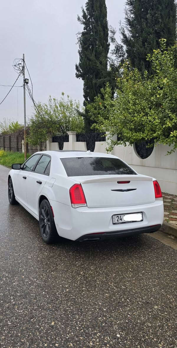 اوباما 2019 
فور ويل 6 سلندر 
بانوراما 
ستيرن تدفئة 
كشنات تدفئة وتبريد 
كشن وستيرن خزن ميموري 
مرايات قلابة مع البك 
تشغيل عن بعد 
تحكم ستيرن كهربائي 
سستم سماعات الباين 

رقم دهوك 
رقم وسنوية جديدة 
بيها غرامات 12 ورقة تنزل من السعر 

5 قطع صبغ..
بدون شاصي ودواخل وايرباك 

جداً نظيفة السيارة وبدون نقص 
استخدام شخصي 

السعر : 180 وبيها مجال 
مكان السيارة دهوك 
***********
***********
اتصال أو واتساب
