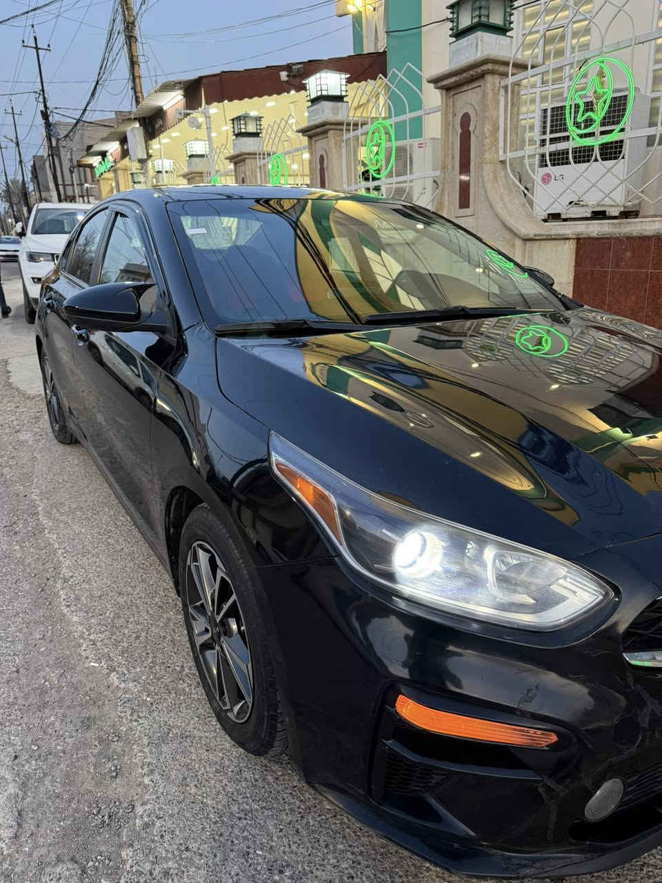 السلام عليكم كيا فورتي  2021رقم أربيل إنكليزي سنويه 2028 وكابون بيها للمراوس مع فورتي تكسي العنده يجي خاص ضررها جاملغ وبونيد بدون دواخل مكاني موصل يارمجه الشرقيه ***********
