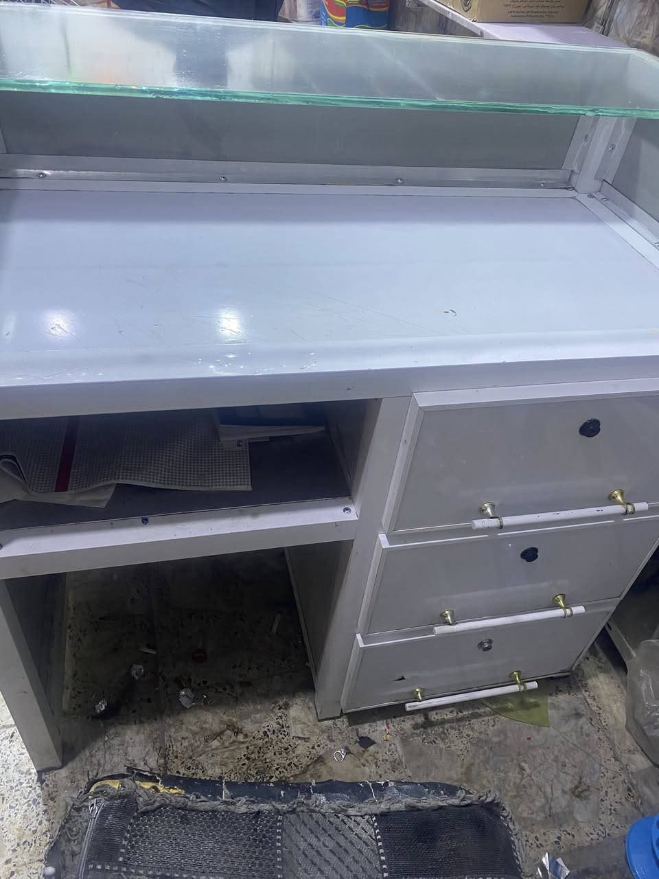 السلام عليكم رفوف عدد 2 سعر الواحد من الأخير 30 عارضة جبس عدد 2 حجم كبير الوحدة 30 ميز 3 جرارات جديد وحديث ألمنيوم سعره 150 العنوان بغداد الشعب شارع الاسواق المركزية الرقم ***********
