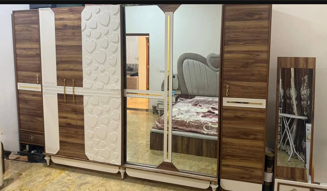 السلام عليكم غرفة تركي 8قطع للبيع ما بيها اي كسر بعدها جديدة ب 900 ألف مكان المحمودية سبب البيع مساحة الغرفة صغيرة
الاتصال على الرقم ***********
