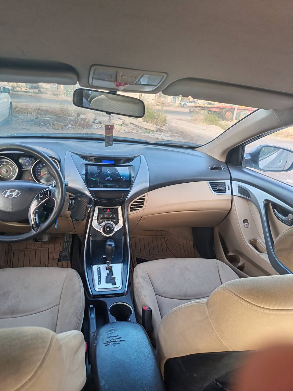 السلام عليكم سياره النتره مديل12خليجي مكينه 1800 تبريد تدفئه حداده سياره جهازه بيها 3قطع دبديل ومدكر صبغ رقم سياره بصره مكان سياره بصره سعر90َََرقم الهاتف ***********
