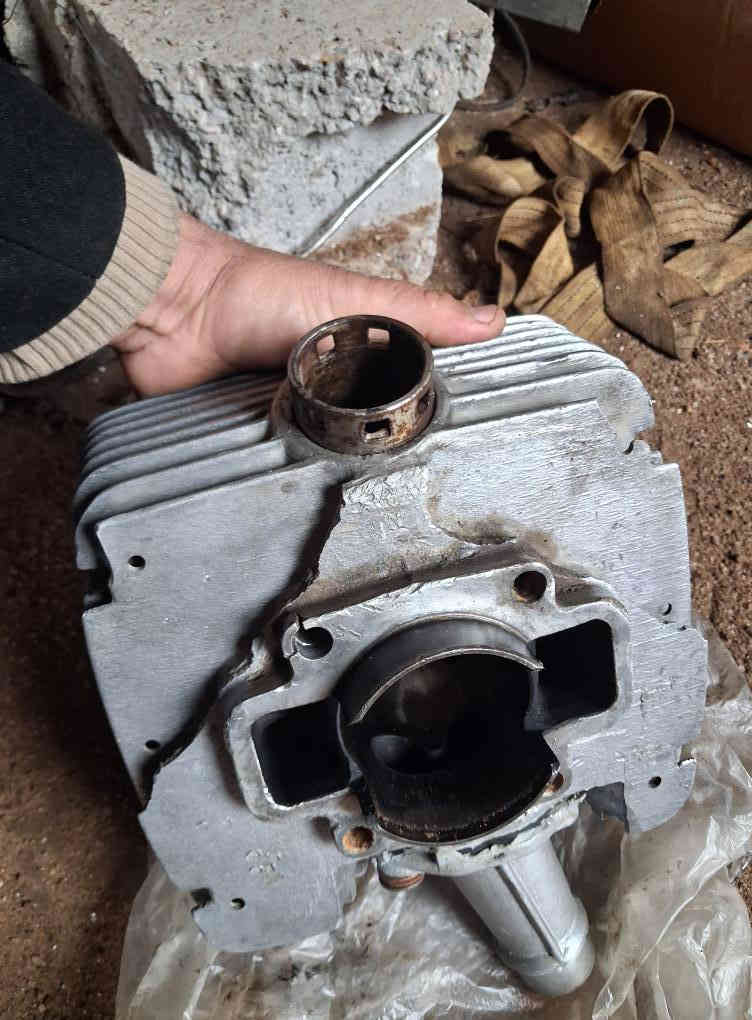 سلام عليكم للبيع سلندر ألماني كصه ٤ بدون بستم سن بلادي السعر  ٣٠ مكاني فلوجة هاتف *********** يوجد توصيل جميع محافظات من رخصت مدير الكروب المحترم
