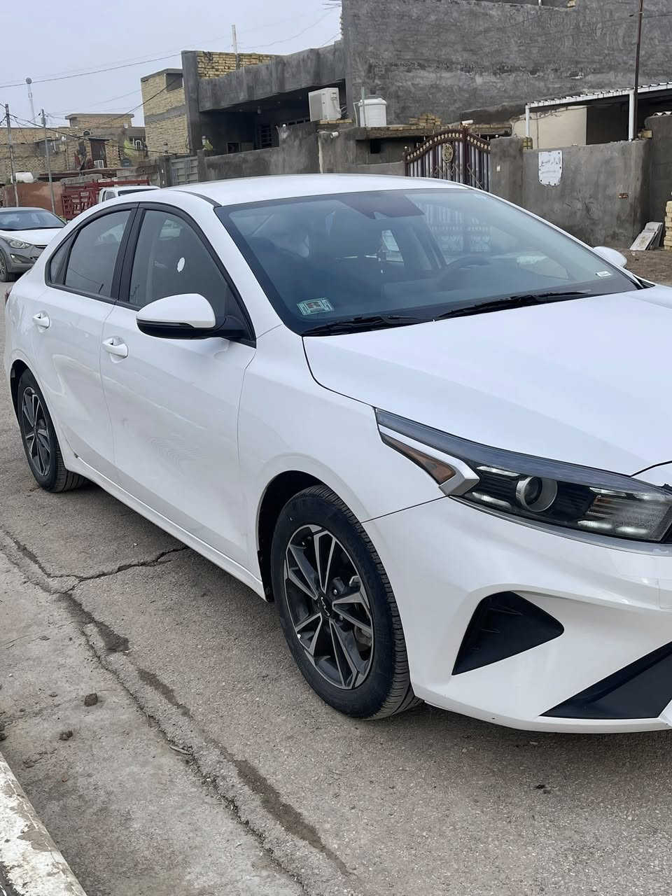 السلام عليكم
فورتي 2023 رقم بغداد دخول جديد للبيع
السيارة ماشية ٢٣ الف 
رادار امامي رادار خلفي و جانبي
نقطه عمياء 
اشارة ب المري
مكينة 2000
السيارة حادثها فقط البنيد مبدل الباقي كفالة عامة 
***********
