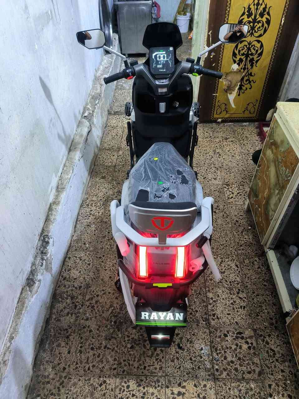 السلام عليكم دراجة صاعقة موديل 2026 للبيع سعرها 1200 بعدها يلنايلون ماشية 30 كيلو (يعني زيرو) و بيها مجال قليل مكاني بغداد الاورفلي رقمي ***********
